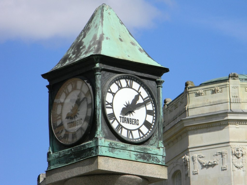 Current time in Sweden